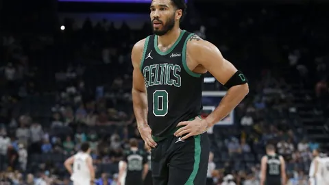 冰雪赛场，卢卡斯·弗尔斯泰因勇夺男子组金牌